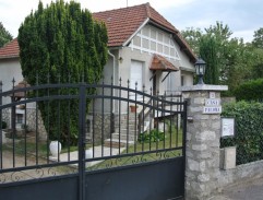 Dr. Léon's house