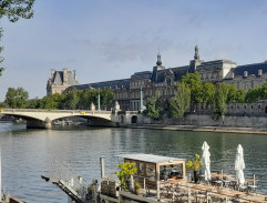 Louvre  Museum 