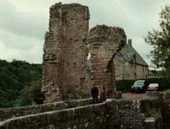 Rosslyn Castle ruins